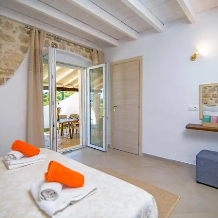 Βίλα Artemisia Corfu By Καρυώτικο